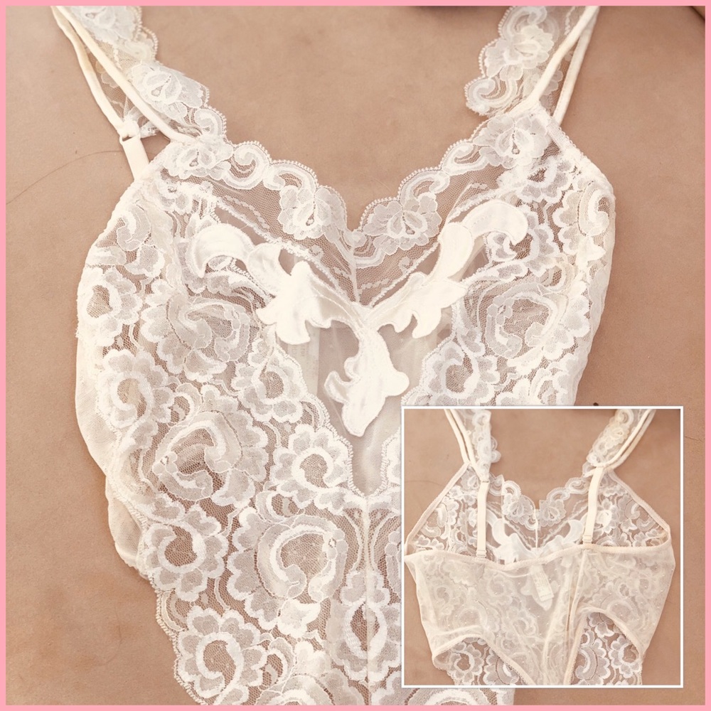 VICTORIA SECRET SEXY iVORY BODY SUIT PETITE